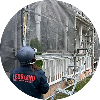 現地調査を行なっているレオズランドの女性スタッフ