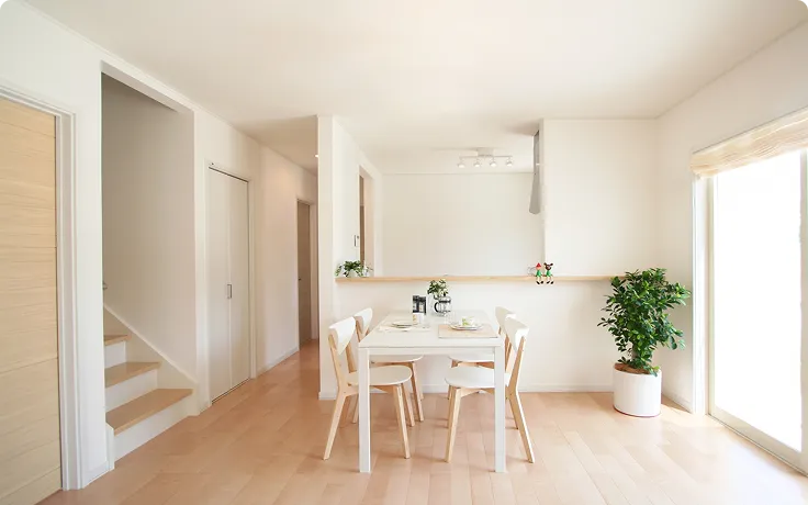 リフォーム済みの綺麗な室内の様子